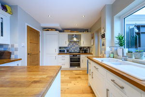 Kitchen- click for photo gallery
